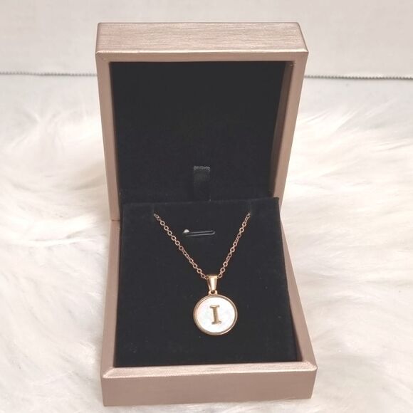 SHELL INITIAL PENDANT NECKLACE stainless steel gold plated I J K or L - Picture 3 of 14